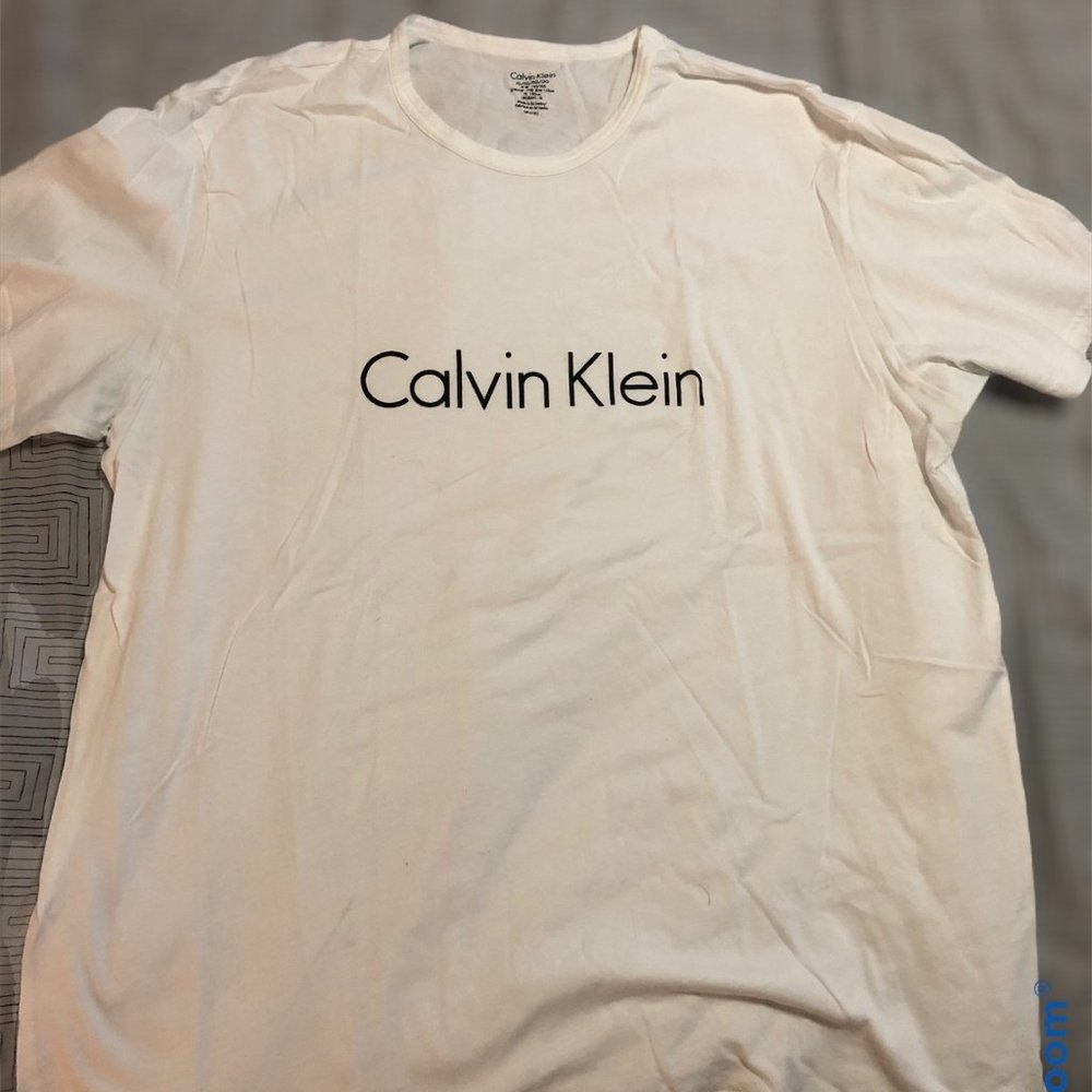 CALVIN KLEIN T SHIRT *WORN ONCE